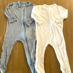 2 Kyte baby bamboo footies in white and blue 0-3 months.